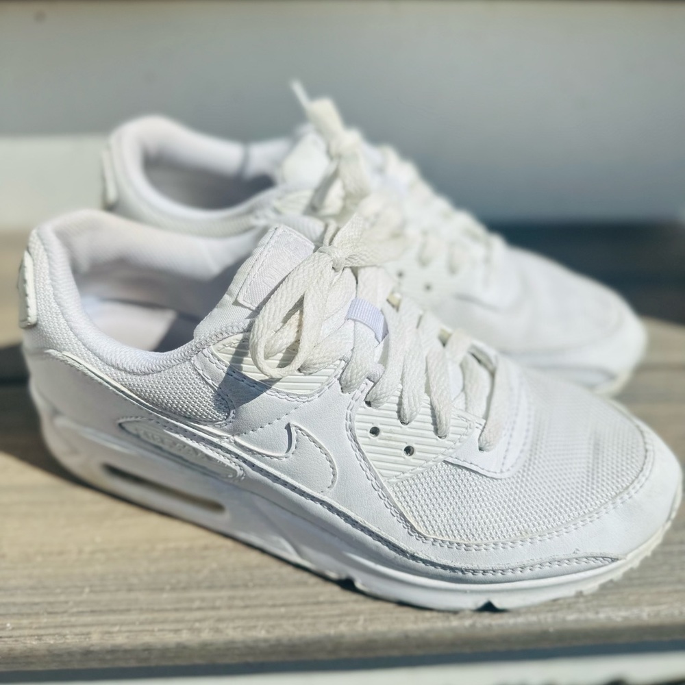 Nike air max 90 triple white mens sneakers size 8 barely worn